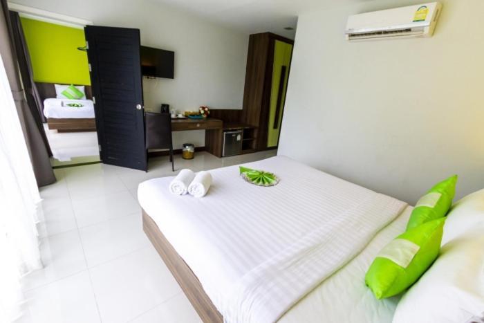 Dipantai Boutique Beach Resort Patong Exterior photo