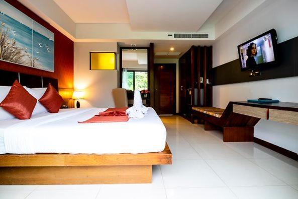 Dipantai Boutique Beach Resort Patong Exterior photo